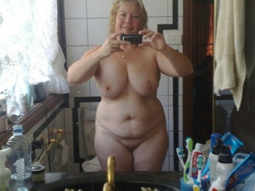 Sex Another brave lady snaps a selfie to prove pictures