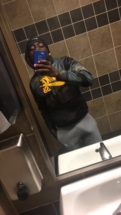 dexter-xxx:  Wonder if they’ll bring back the greysweatpantschallenge anytime soon 🤔😏