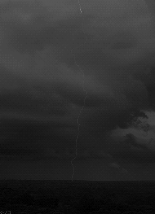vanish-to-nothing:  i know how much you like lightening liv ~emma 