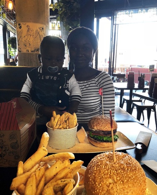 beauafrique:A family doused in melanin