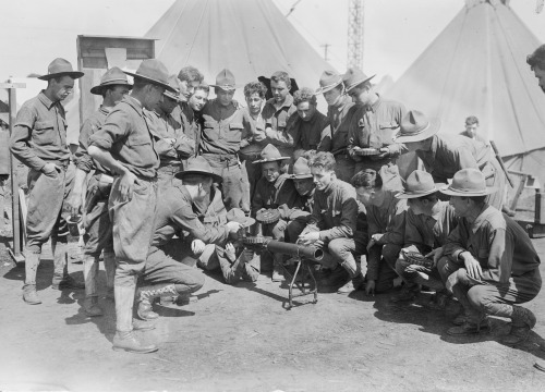 vestatilleys:Lewis machine gun crew, Camp Mills, 1917.