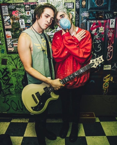 fiatfv:jawnrochaa:@waterparks: LEAVING FOR JAPAN WITH ALL TIME LOW TOMORROWShot by Jawn Rocha