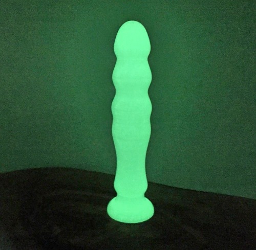 twistedskrews: ♥ AUGUST GIVEAWAY ♥FREE Custom TEXT Glow in the Dark Dildo.  For m