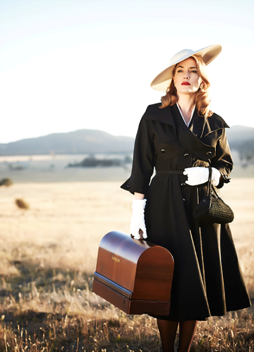 fuckyeahcostumedramas:Kate Winslet in ‘The Dressmaker’ (2015).
