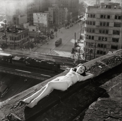 gacougnol:  Tadahiko HayashiDancer on a Roof Yichigeki Theatre, Yurakucho 1947