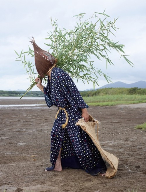 zooophagous: folkhorrorrevival:  Photos by Charles Freger of Japanese Yokai costumes http://www.charlesfreger.com/portfolio/yokainoshima-4/   That crane one at the end is GORGEOUS 