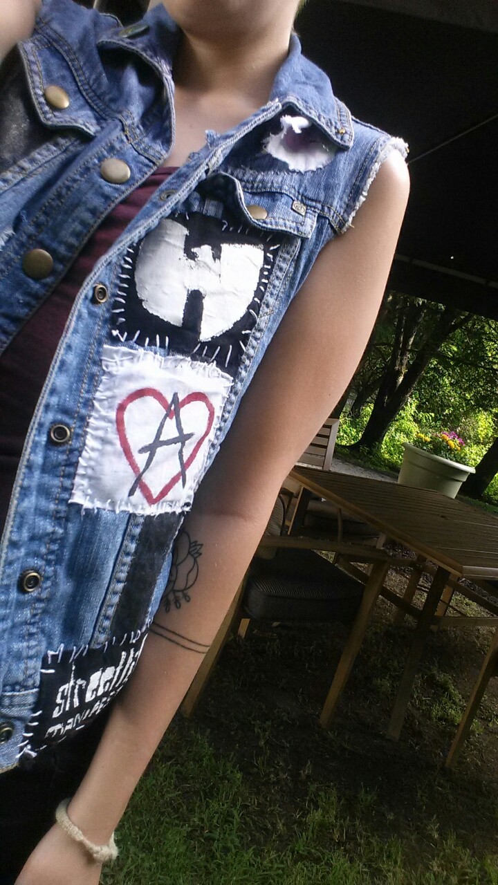 be-brief:  be-brief:  I loooove my vest.  This is so old and I just sold that vest.