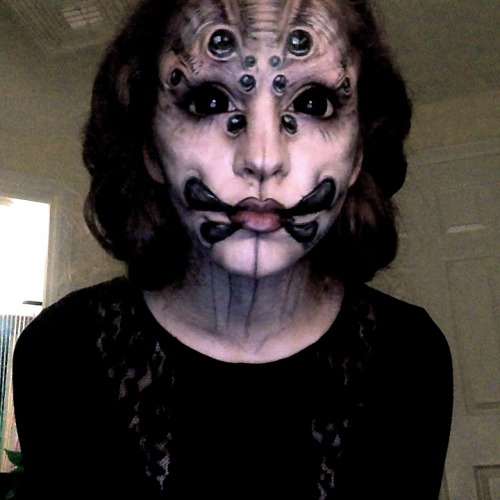 duckduckduckedyduck:  mszombi:  creepfaceart:  Arachnid Queen makeup  I’m in love  Sex would be so freaking awesome… 