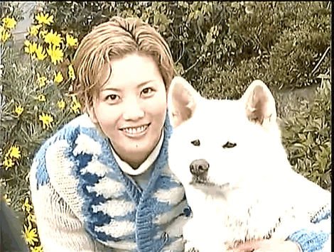 kittychan-sings-enka:A young Sou Kazuho and her dog Koaki!This is from a Sky Stage program broadcast