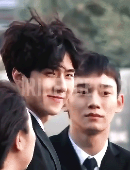 sefuns: Sehun // 180116 Dubai Fountain Show ↳ (video cr.)