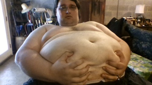 I need someone to give this big fat belly porn pictures