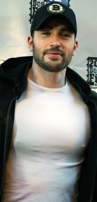 maledollmaker:  Chris Evans nipples through shirt