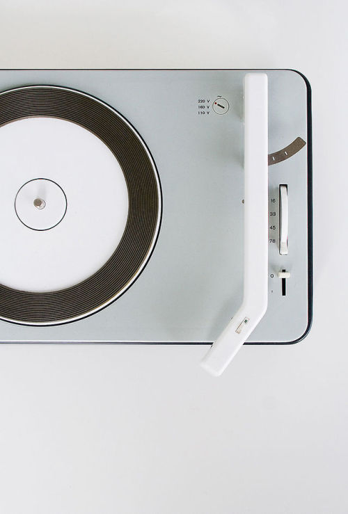 thedapperproject:  sublimespy: Dieter Rams & Gerd Alfred Müller., Braun PCS 4 record player, 1961. Germany. 