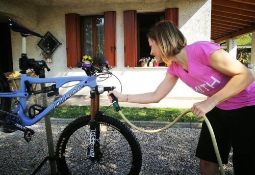 elenamartinello: Bike wash! Is time for a new @ridelikeagirlproject tutorial… stay tuned! #ridelikea