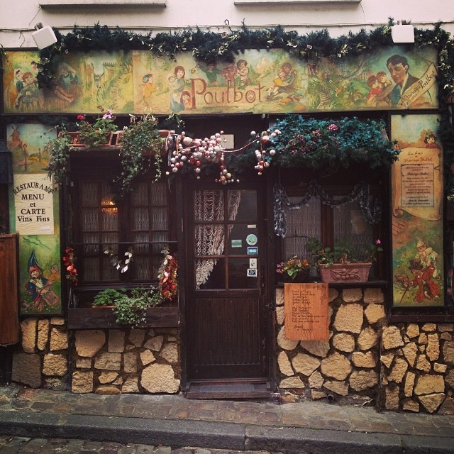 I like taking pictures of interesting storefronts in #paris (at Le Poulbot)