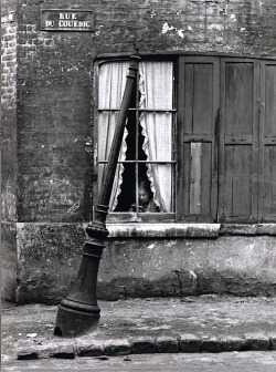 Luzfosca:  André Kertész  Rue Du Cuédic, Le Havre, France, 1948 