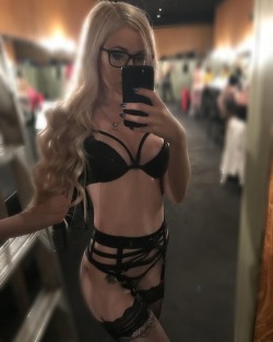 stripper-locker-room:  https://www.instagram.com/kirsty.melb/