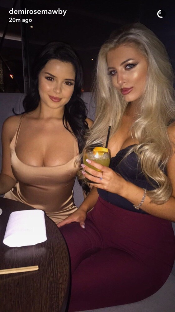 thicksexyasswomen:  younggodforever:  Tall Glass Of Fucking Gorgeous  Indeed