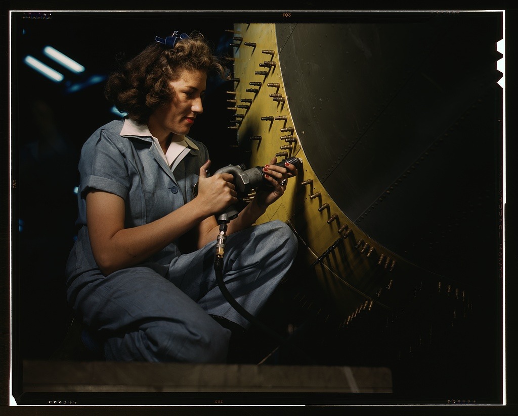 rouquinoux:  The real Bomb Girls in wartime in USA, in the 40’s. 