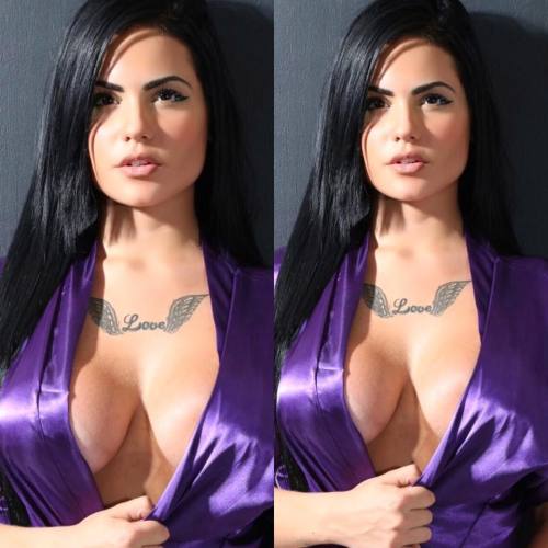 cleavage-n-downblouse 125371460891 adult photos