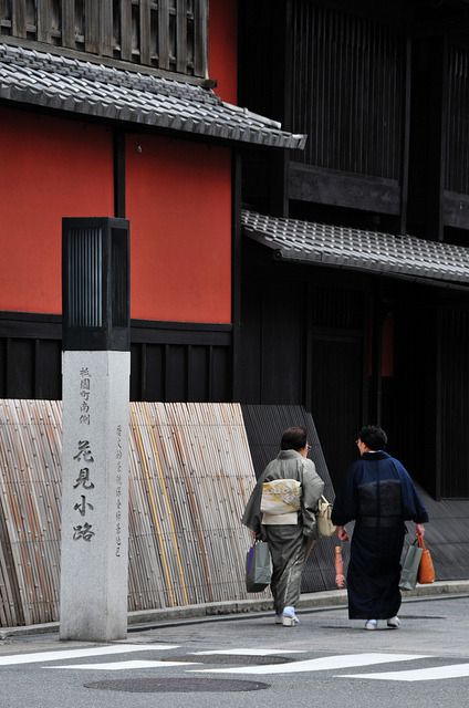 yuikki:Hanamikoji Street….花見小路 by Rosanna Leung on Flickr.