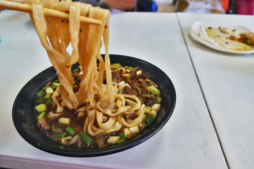 店名：國利豆腐店 、華美美食地點：連江縣-莒光鄉 (馬祖-東莒 ) 國利豆腐店 -國利豆花：NT 50 元華美美食-手工牛肉麵： NT 130 元華美美食-九萬蔥油餅： NT 70 元評價：必吃小吃美