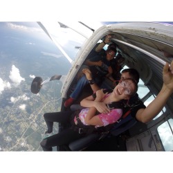 welcometomydysfunctionalmind:  Casually taking selfies before falling 14,000ft to the ground.  Omg so jealous