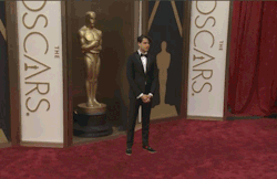 understandingezra:  Ezra completes his transformation into his usual attire just before entering the Oscars   madisonpickles