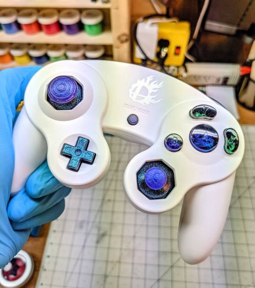 retrogamingblog2:  Custom Gamecube Controllers made by DaFunkGaming  