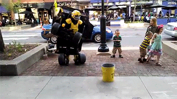 lurkthejerk:  sexanddatensincity:  kissmyasajj:  sizvideos:  Human Transformer - Video  SHUT UP  In all honesty, even I would act like a child.  this is amazing. 