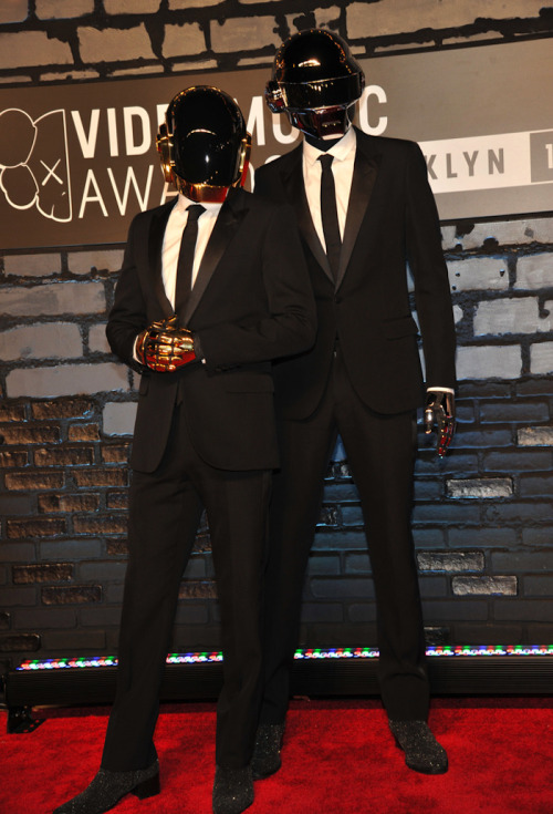 nerd-utopia:Daft Punk at the 2013 MTV Video Music Awards (Photo Credit: Jamie McCarthy/Getty Images 