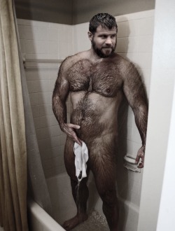 traveller59: fhabhotdamncobs:    W♂♂F     (WARNING!   Men’s men)    To wake up and find him in my shower would be the best wake up call I could think of. 