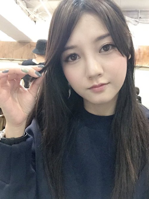 higemania:  みづなれい(31)水菜麗さんはTwitterを使っています: “そして さよなら、前髪。 切るよ。 https://t.co/z3lwd7XHZc”