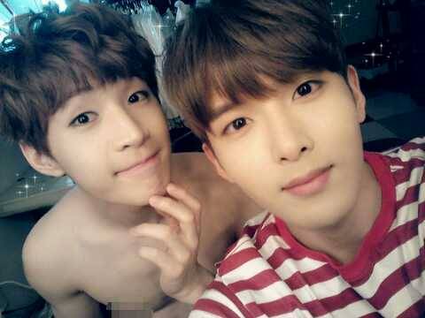 henryeowook:  Wook’s tweet: It’s nice to see Henry after a long time~~To protect?