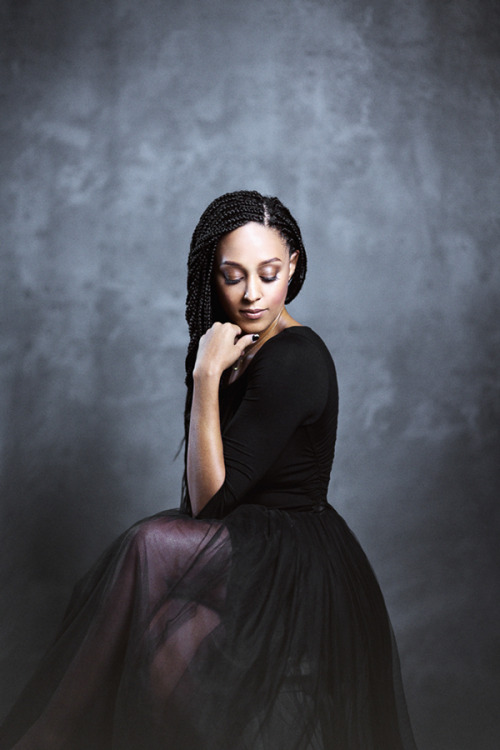 lyonnnss:definitelydope:Tia Mowry | By Emily Sotoshe is gorgeous.