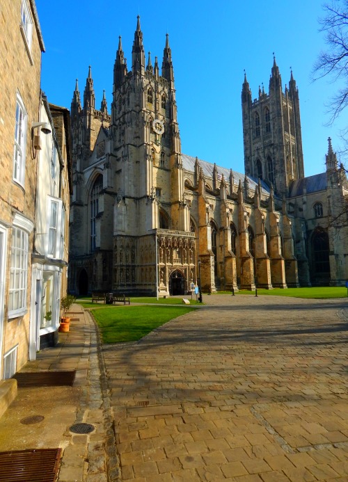 fuckitandmovetobritain:  Canterbury Cathedral, Kent, England, UK  i need to stop looking at pictures of this place. 