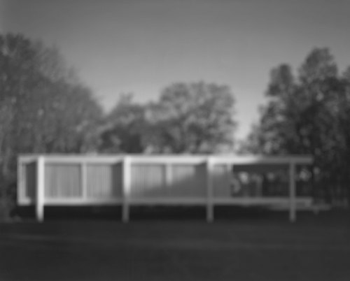 diorchitect:Farnsworth House — Mies van der Rohe (1951)Fotografiada por Hiroshi Sugimoto.