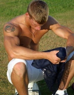 footballjockstraps:  (via TumbleOn) 