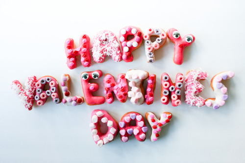 sweetoothgirl:SAY IT WITH DONUTS! A VALENTINE’S DAY RECIPE
