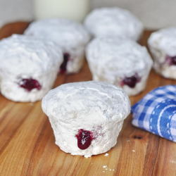 foodffs:  Raspberry Filled Powdered Donut