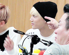 blondejongin:  kai pretending baekhyun’s motorbike was really there 