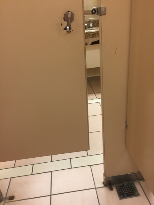 texashardrain:  Broken stall doors are great for curious passers by