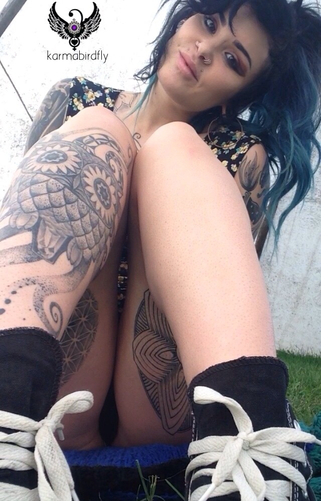 bomb-chicas:  http://FlyKarmaBird.tumblr.comhttp://FlyKarmaBird.tumblr.com  a tribute