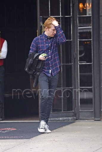 #tbDomhnall leaving a hotel in Nova York  while he was in the city to promote ‘The Little Stra