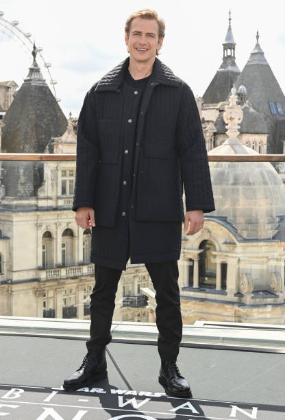Hihihi, I Love His '' Pose