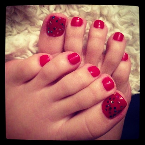 kristinarosexxx:  My big toes are ready to party 😘💨❤🎉👣 #toeheadz