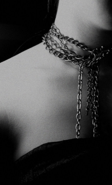 darkangelsbride:  “In Chains” Photo by Ieva Bērtulsone 