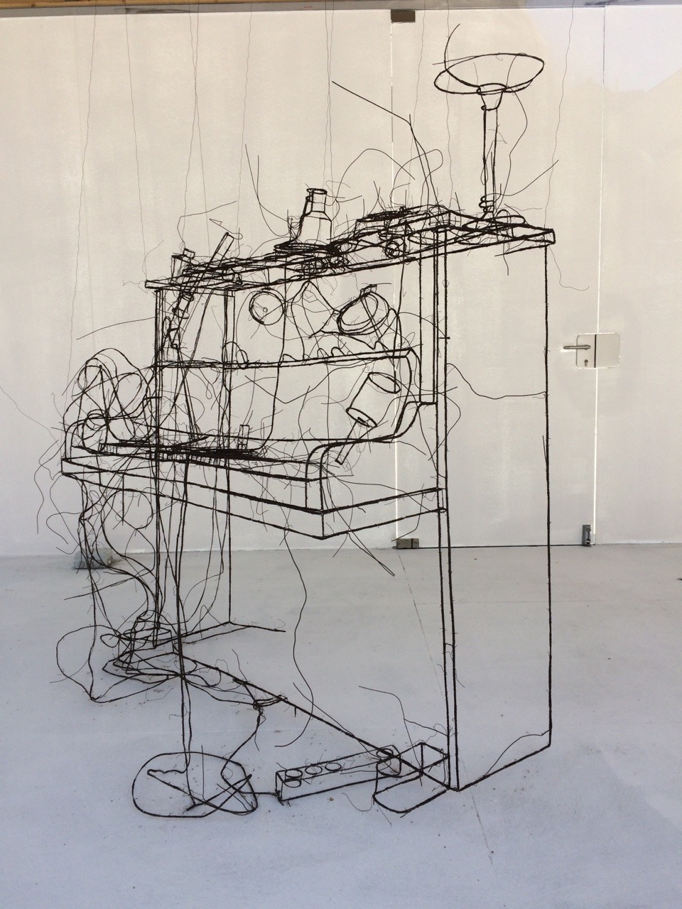 ein-bleistift-und-radiergummi:
“Fritz Panzer Wire Sculpture ‘Piano.’
”