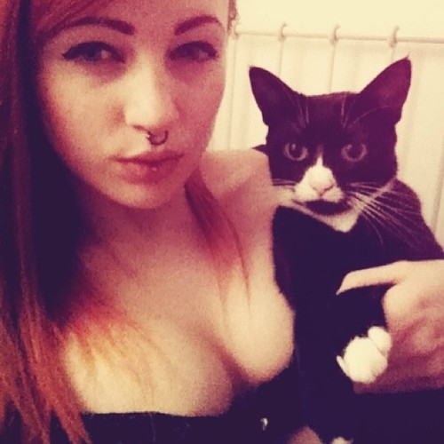 momentsforeverfaded:  First night back at home for well over 2 months and I get to spoon my babe 😻❤