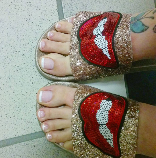 cum-4-moi-xopedicuredsexyox:  Ivana 👣😍😊🤤